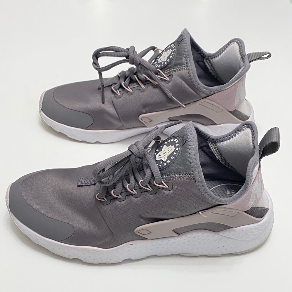 AIR HUARACHE  • By Nike 8.5W